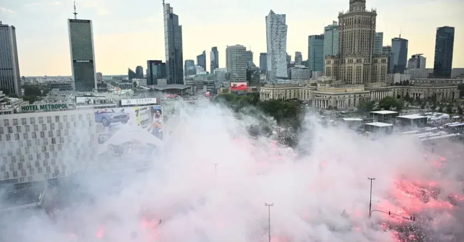 W Warszawie o godz. 17 rozległy się syreny, a miasto stanęło, by oddać hołd w 82. rocznicę wybuchu Powstania Warszawskiego