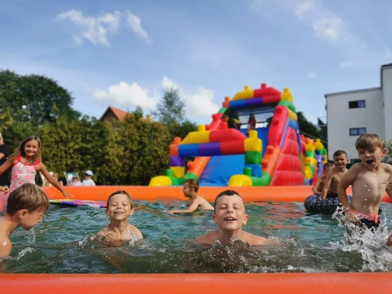 Wakacje w Małym Europejczyku. Wodne szaleństwo, leśne przygody i uśmiech każdego dnia!