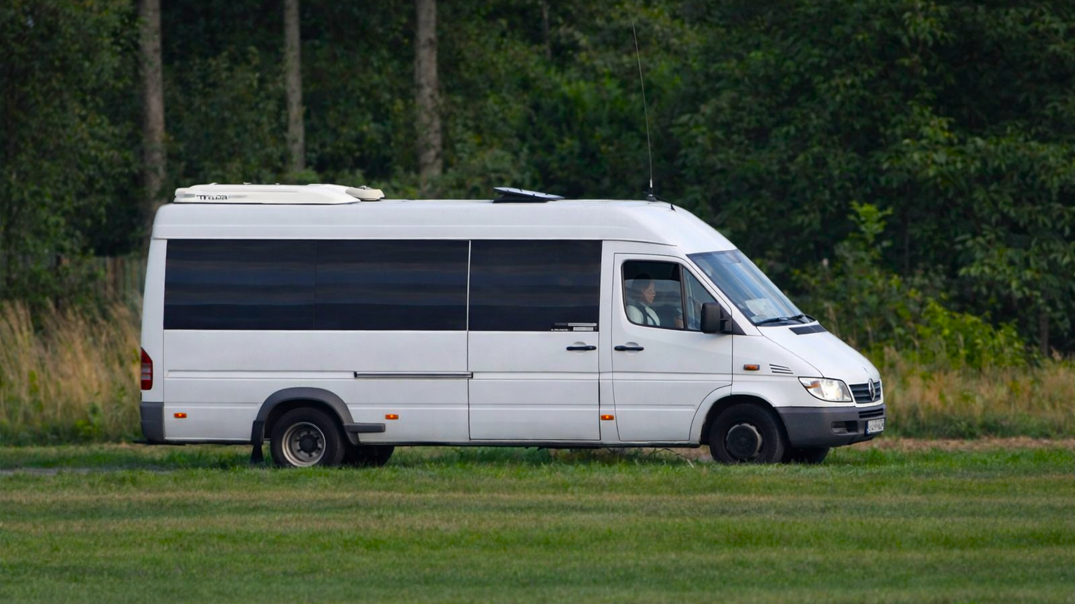 Wakacyjne autobusy dowiozą mieszkańców nad zalew. Samorządy rozwijają siatkę połączeń