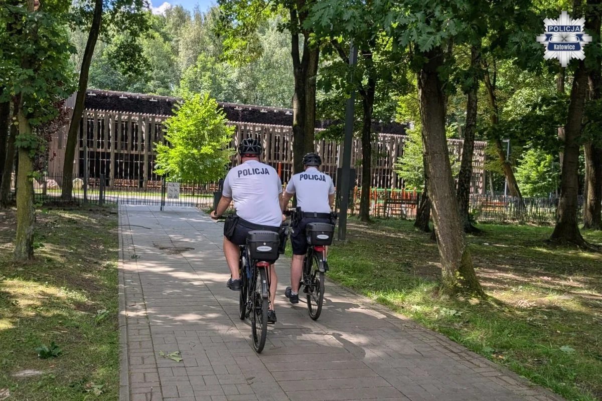 Wakacyjne patrole w Katowicach. Policjanci przesiedli się na rowery