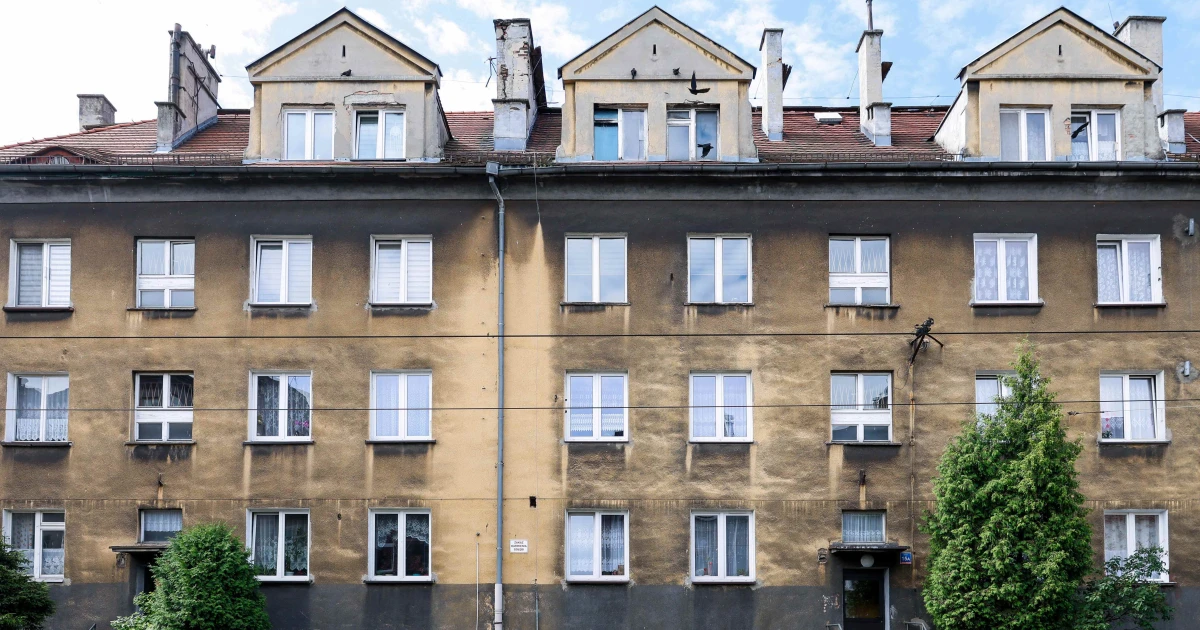 Wakacyjny czas remontów. KZGM modernizuje kolejne kamienice
