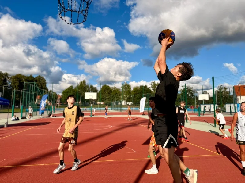 Wakacyjny turniej koszykówki 3×3 na Kalbarze