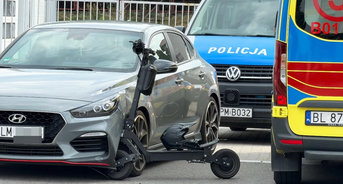 Wbił się hulajnogą w bok auta. Niebezpiecz…