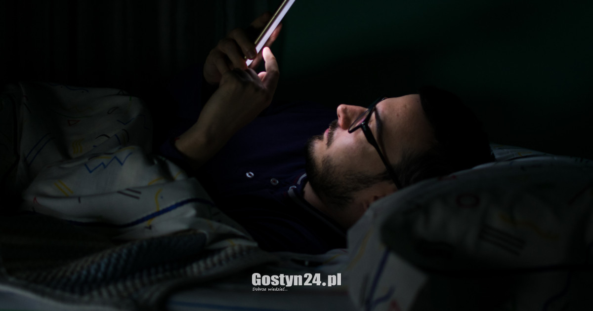 Wiadomość, którą odebrał przyszła przed północą. Czytelnik nie kryje irytacji