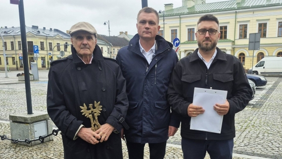 Przedstawiciele Ruchu Narodowego - inicjatorzy upamiętnienia Ofiar Rzezi Wołyńskiej, 9.07.2026, fot. Areta Topornicka