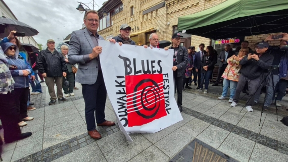 Odsłonięcie kolejnej tablicy w Alei Gwiazd Bluesa, zainaugurowało pierwszy dzień Suwałki Blues Festival, 9.07.2026, fot. Iza Kosakowska