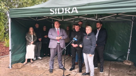 Spotkanie z wiceminister Małgorzatą Gromadzką na fermie drobiu w Makowlanach, fot. Marcin Gliński