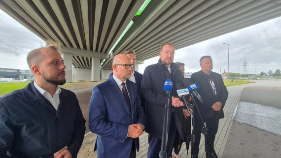 Konferencja polityków PiS na temat umowy partnerskiej Białegostoku z ukraińskim Łuckiem, fot. Ryszard Minko
