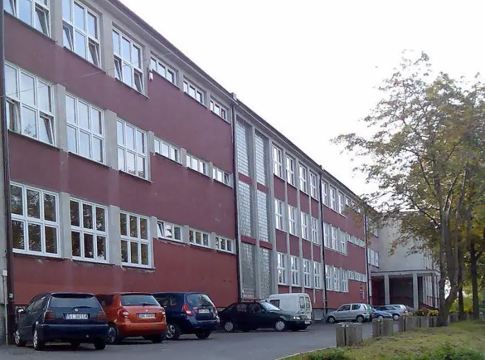 Więcej czasu w sieci, więcej zagrożeń. Na to trzeba uważać podczas wakacji