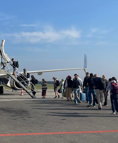 Wieczór kawalerski nie doleciał do Albanii. Żart o bombie zatrzymał pasażera