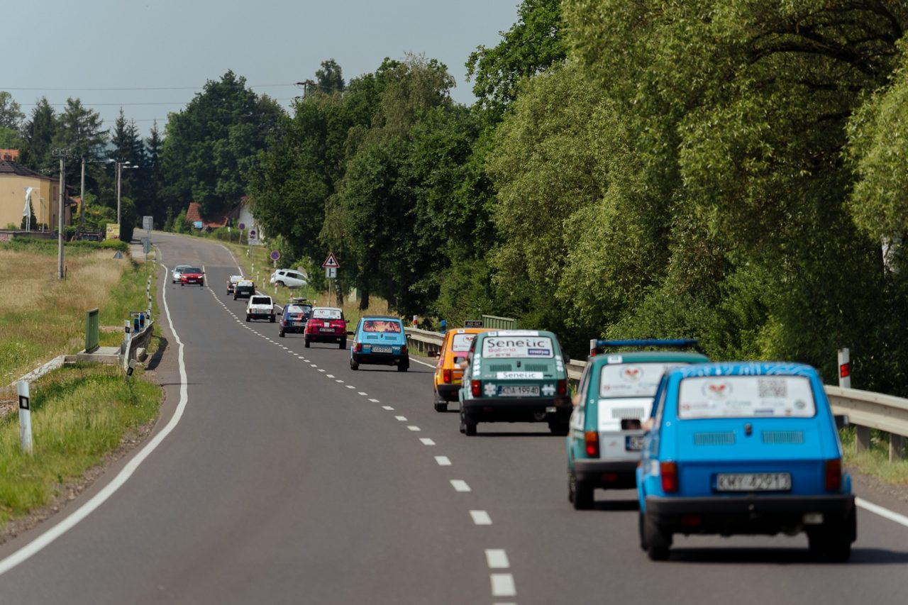 Wielka Wyprawa Maluchów dla Dzieci w Bełżycach. Blisko 70 Fiatów 126p przyjedzie na Stadion Miejski
