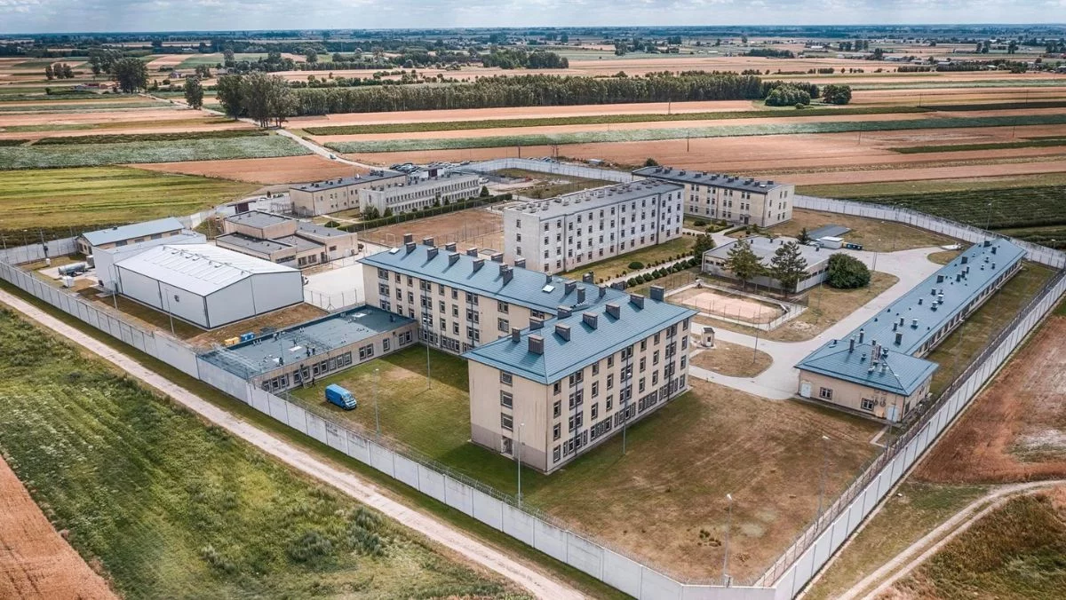 Więzienie z Garbalina prowadzi rekrutację. Dobra pensja, dodatki i wystarczy wykształcenie średnie