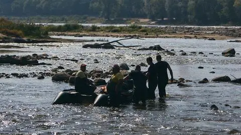 Wisła odkryła dno i skarby sprzed wieków