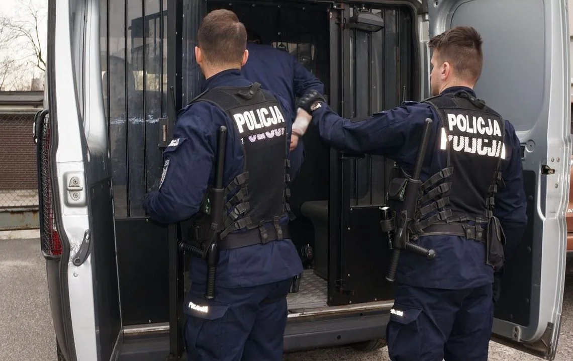 Włamanie, narkotyki, amunicja i złamane zakazy – 31 latek...