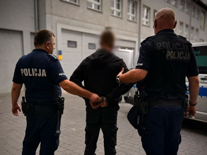 Włamywał się do automatów na myjni. Przyjeżdżał samochodem mimo dwóch sądowych zakazów