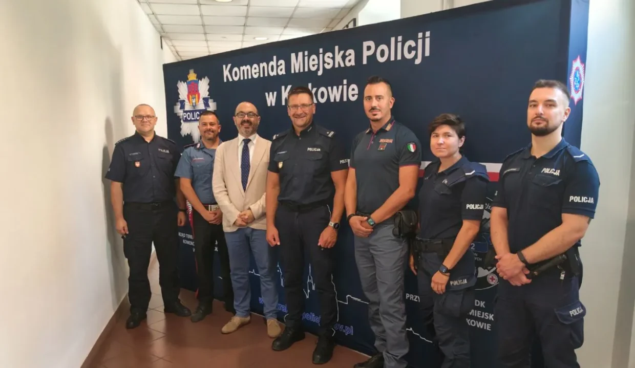 Włoscy funkcjonariusze wspierają krakowską policję. Patrole ruszyły w centrum miasta
