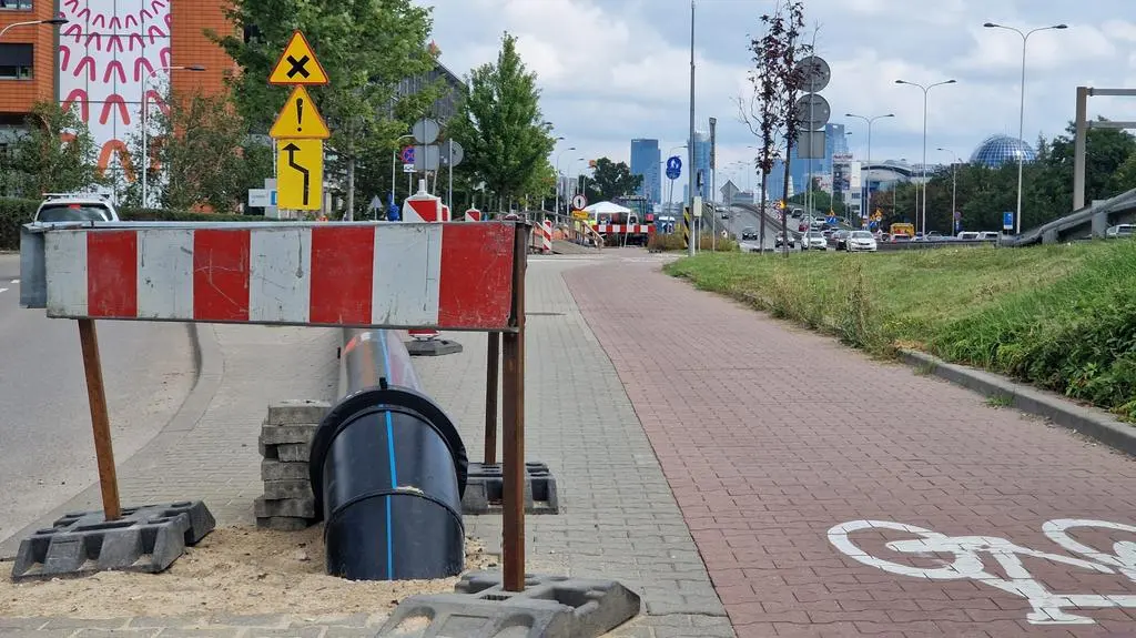 Woda zalała torowisko WKD w Alejach Jerozolimskich