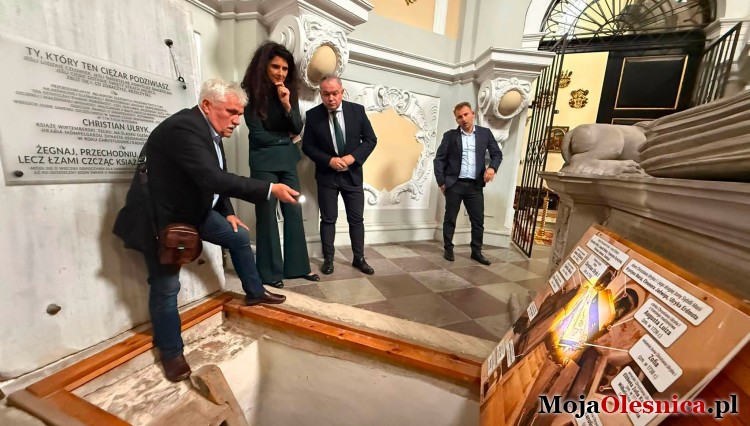 Wojewoda miała okazję poznać tajemnice bazyliki