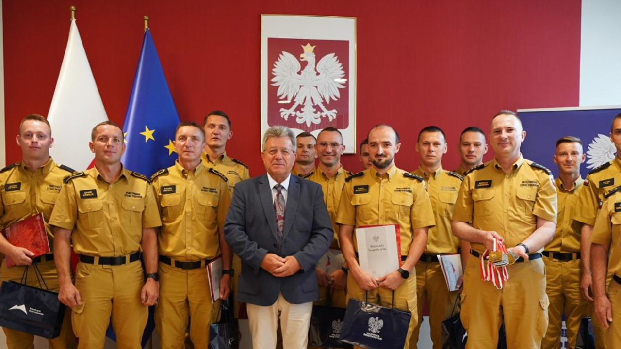 Wojewoda odznaczył złotych medalistów w sporcie pożarniczym 20