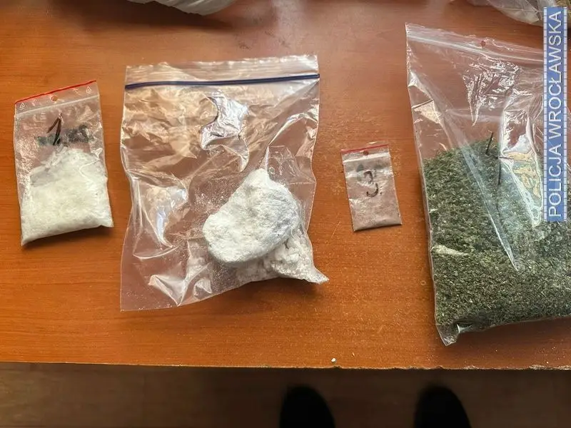 Wrocław: Policjanci zarekwirowali blisko 1,5 kg narkotyków, dwóch mężczyzn w areszcie