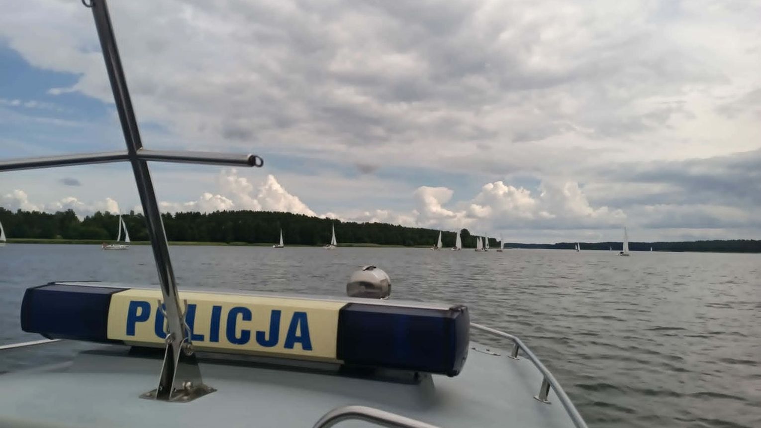 Wspólne patrole na Wdzydzach. Policjanci sprawdzali trzeźwość i patenty sterników