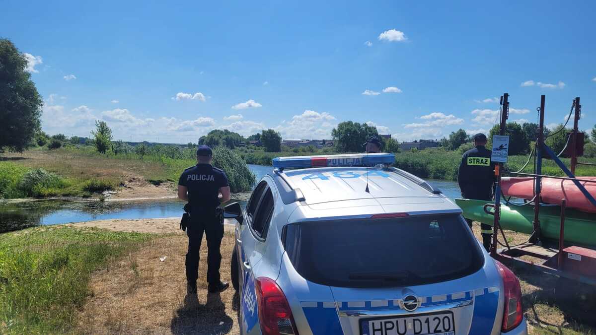 Wspólne patrole nad wodą w powiecie kolskim. Służby kontrolują także dzikie kąpieliska