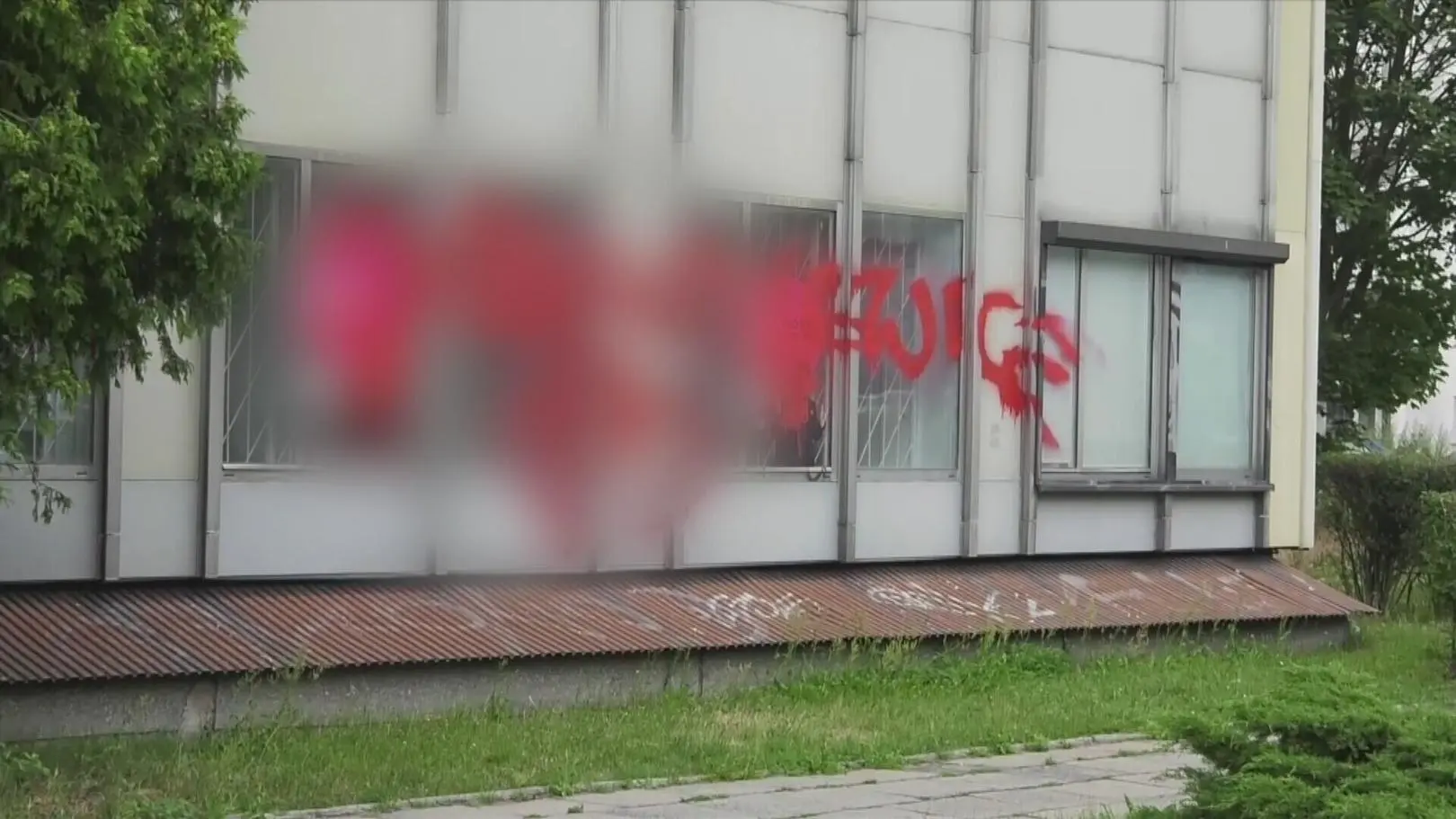 Wulgarny napis i rysunek na biurze posłanki Senyszyn. "Nie damy się zastraszyć"