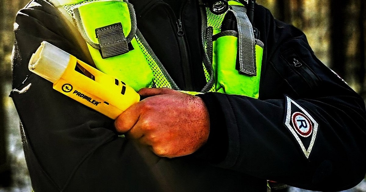 Wyczuł alkohol i zareagował. 24-latek odebrał kluczki nietrzeźwemu motorowerzyście