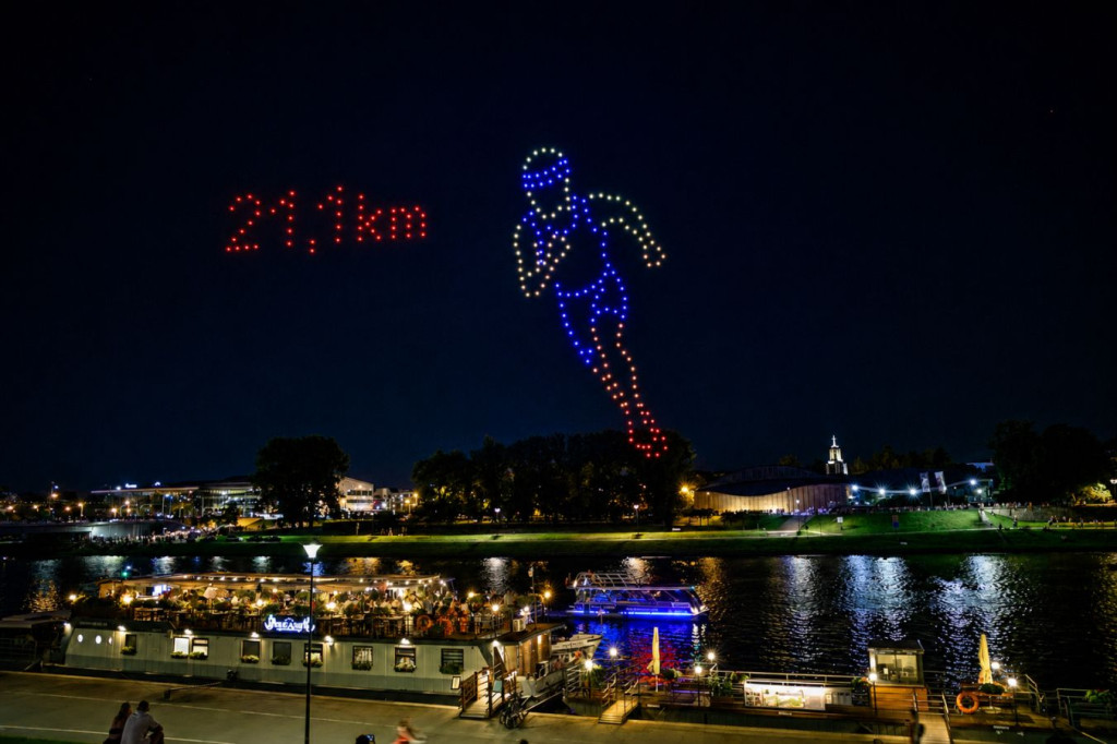 "Pokaz dronów w Krakowie Bulwary Wiślane Iron Man"