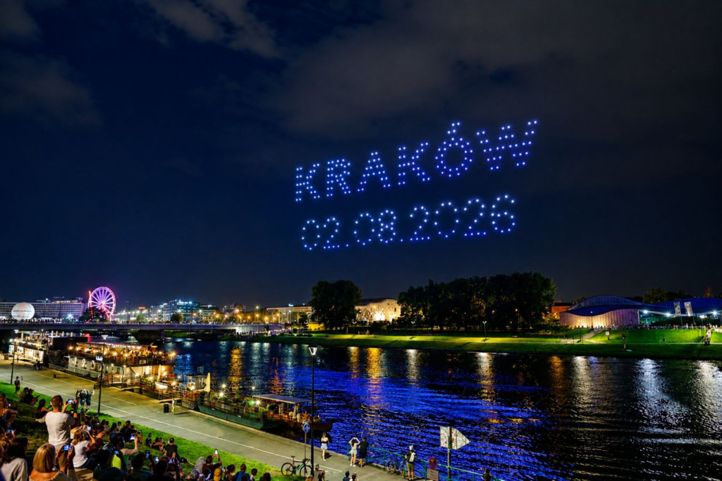 "Pokaz dronów w Krakowie Bulwary Wiślane Iron Man"