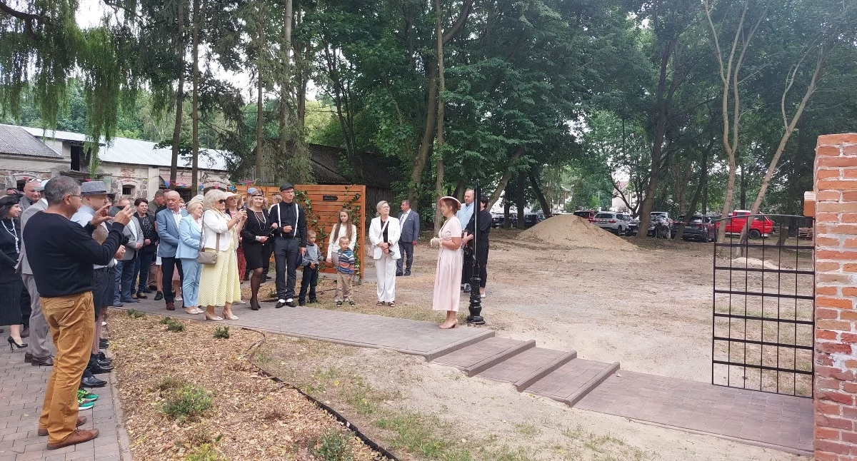 Wyjątkowy powrót do przeszłości! Trwa Piknik Międzywojenny z okazji otwarcia parku w Izdebnie-Kolonii