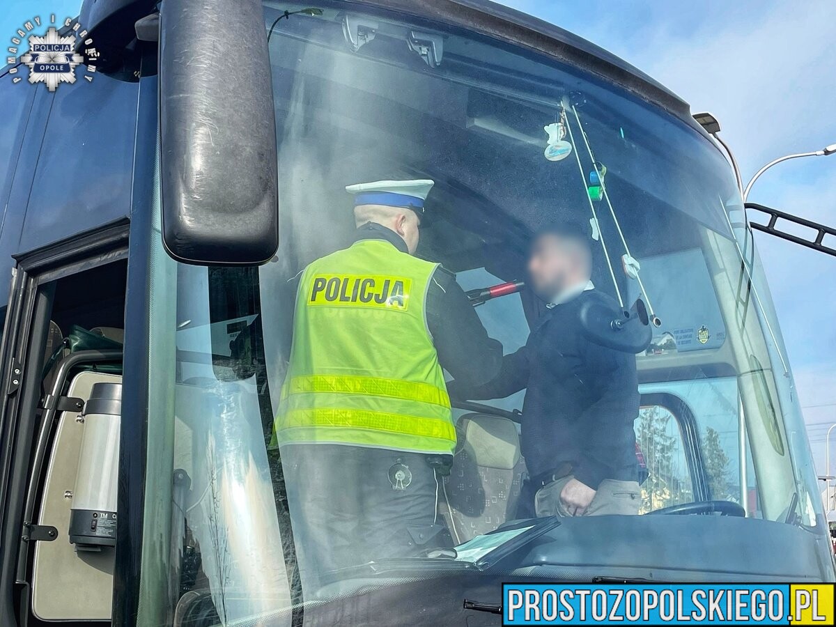 Wyjazd na kolonie lub wycieczkę? Policja w Opolu bezpłatnie skontroluje autokar