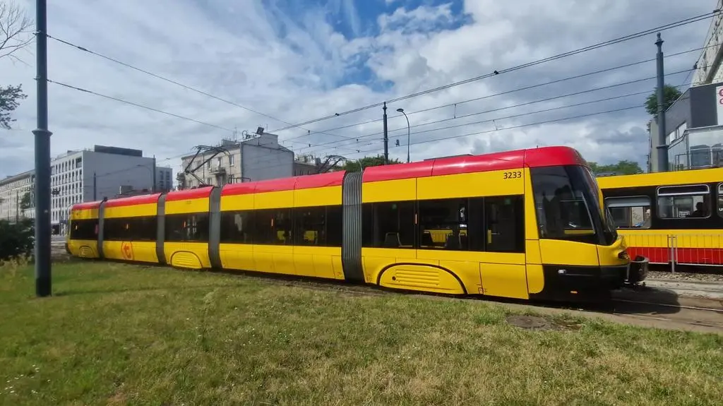 Na pętli Ronda Wiatraczna wykoleił się tramwaj