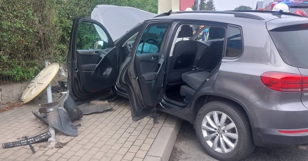 Wymuszenie pierwszeństwa przyczyną wypadku w Pawłowiczkach. Dwie kobiety trafiły do szpitala