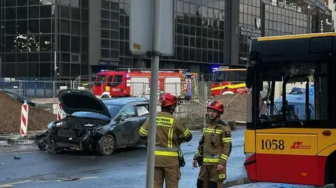 Uszkodzona infrastruktura, zniszczona kostka. Ślady po dramacie