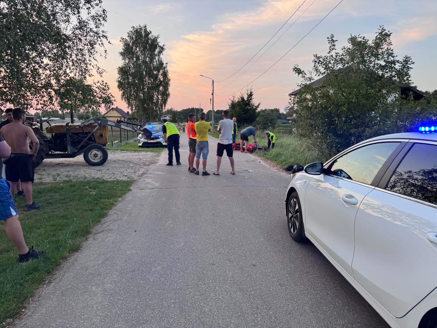 WYPADEK MOTOCYKLISTY. ZDERZYŁ SIĘ Z TRAKTOREM