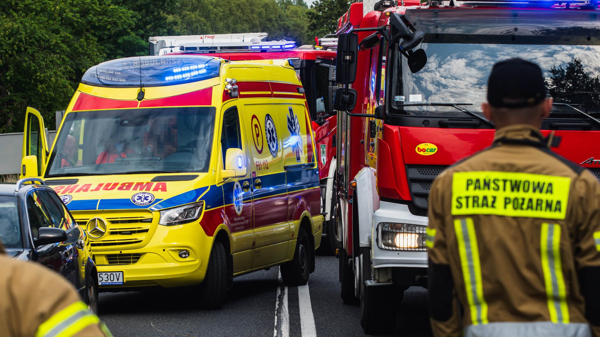 Wypadek na DK92 koło Świebodzina. Czołówka osobówek, są ranni. Droga zablokowana