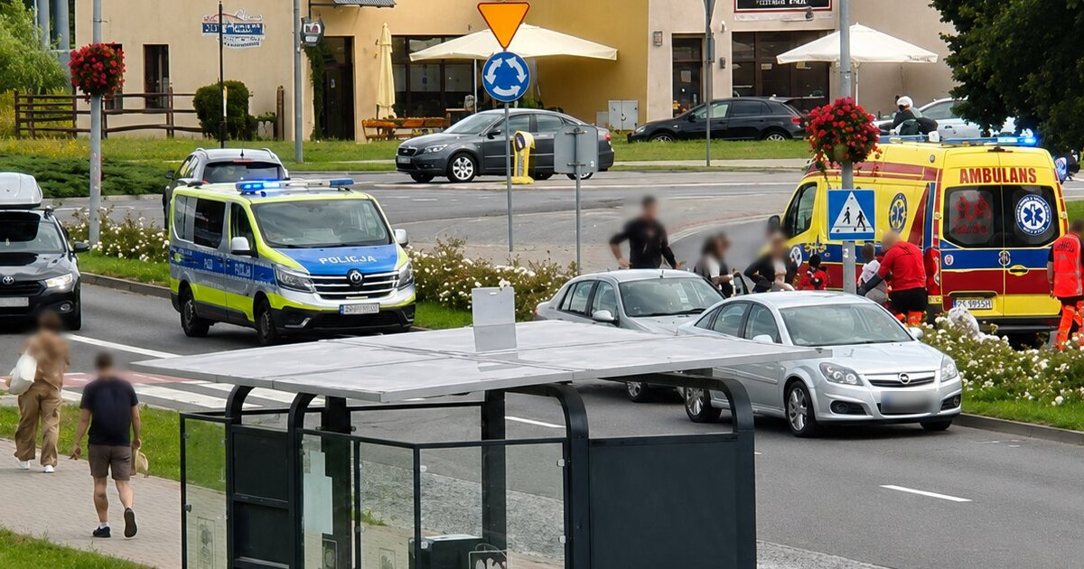 Wypadek na Jana Pawła II. Młody rowerzysta trafił do szpitala