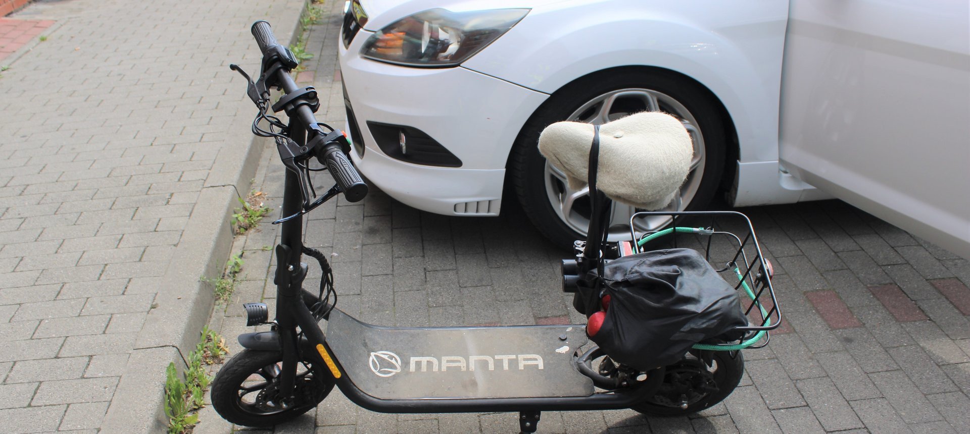 Wypadek na parkingu sklepowym przy ulicy Bema. Rany został senior