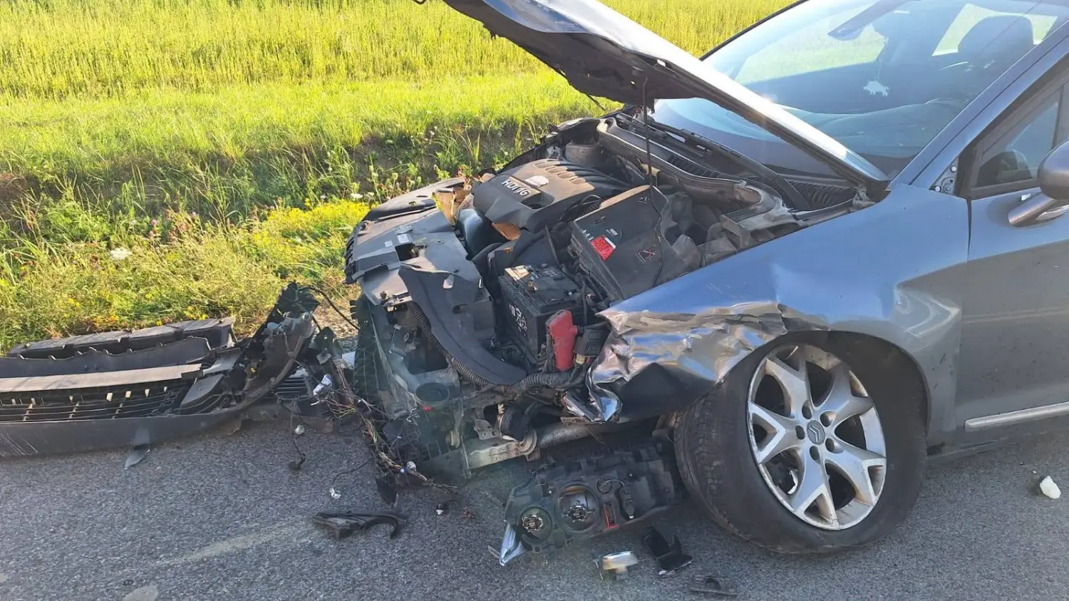 Wypadek w Krygu. Zderzyły się trzy samochody, jeden dachował
