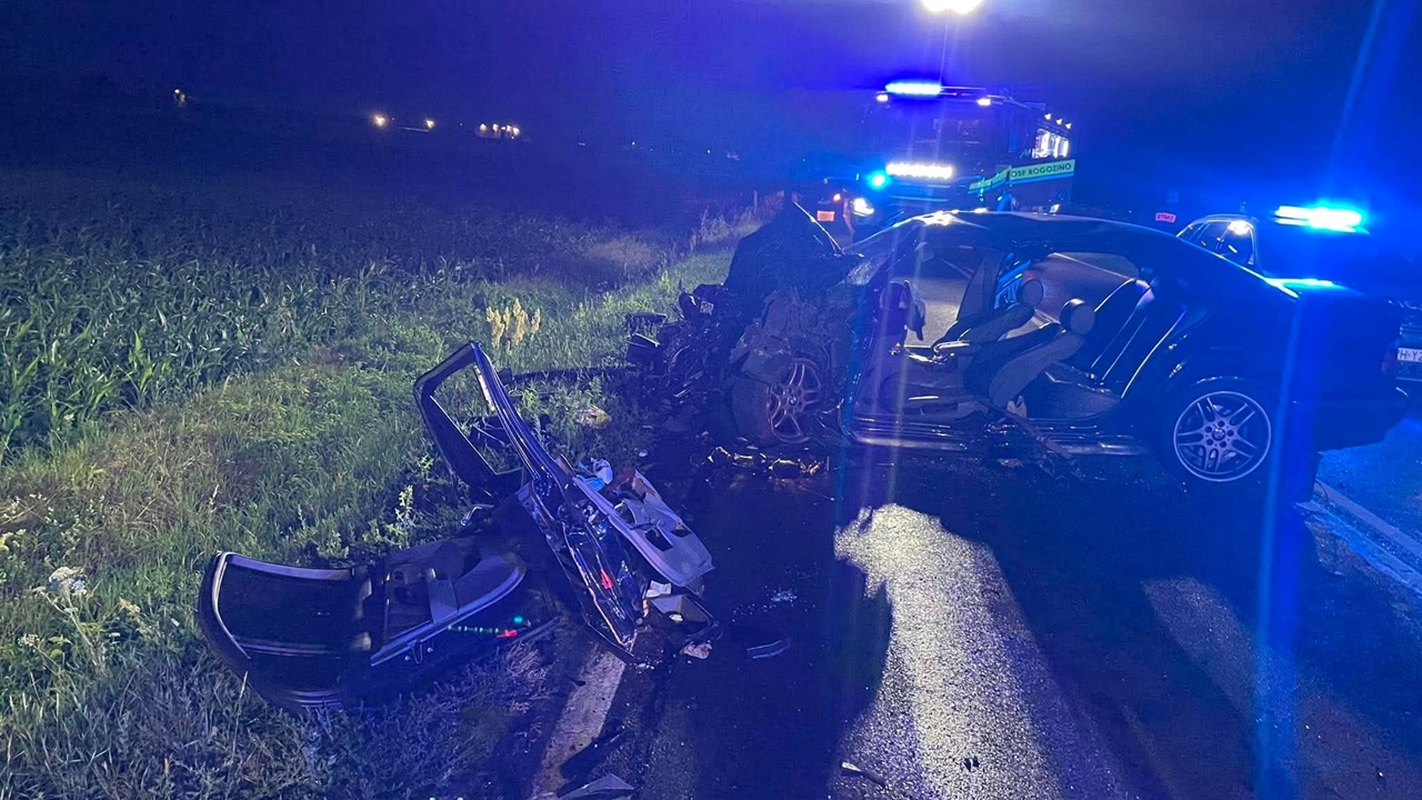 Wypadek w Starym Boryszewie. Pięć osób trafiło do szpitala, droga do Rogozina całkowicie zablokowana