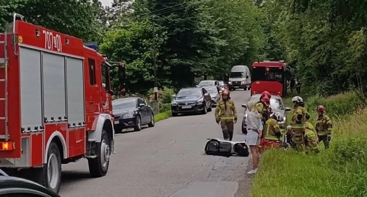 Wypadek w Tresnej z udziałem autobusu i sk…