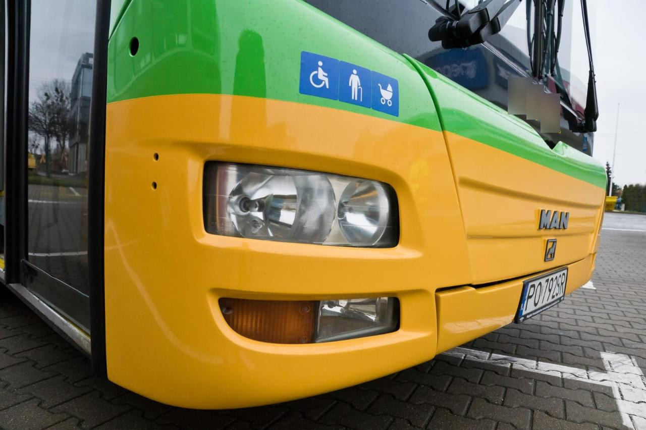 Wypadek z udziałem pieszej i autobusu MPK w Poznaniu. Świadkowie poszukiwani!