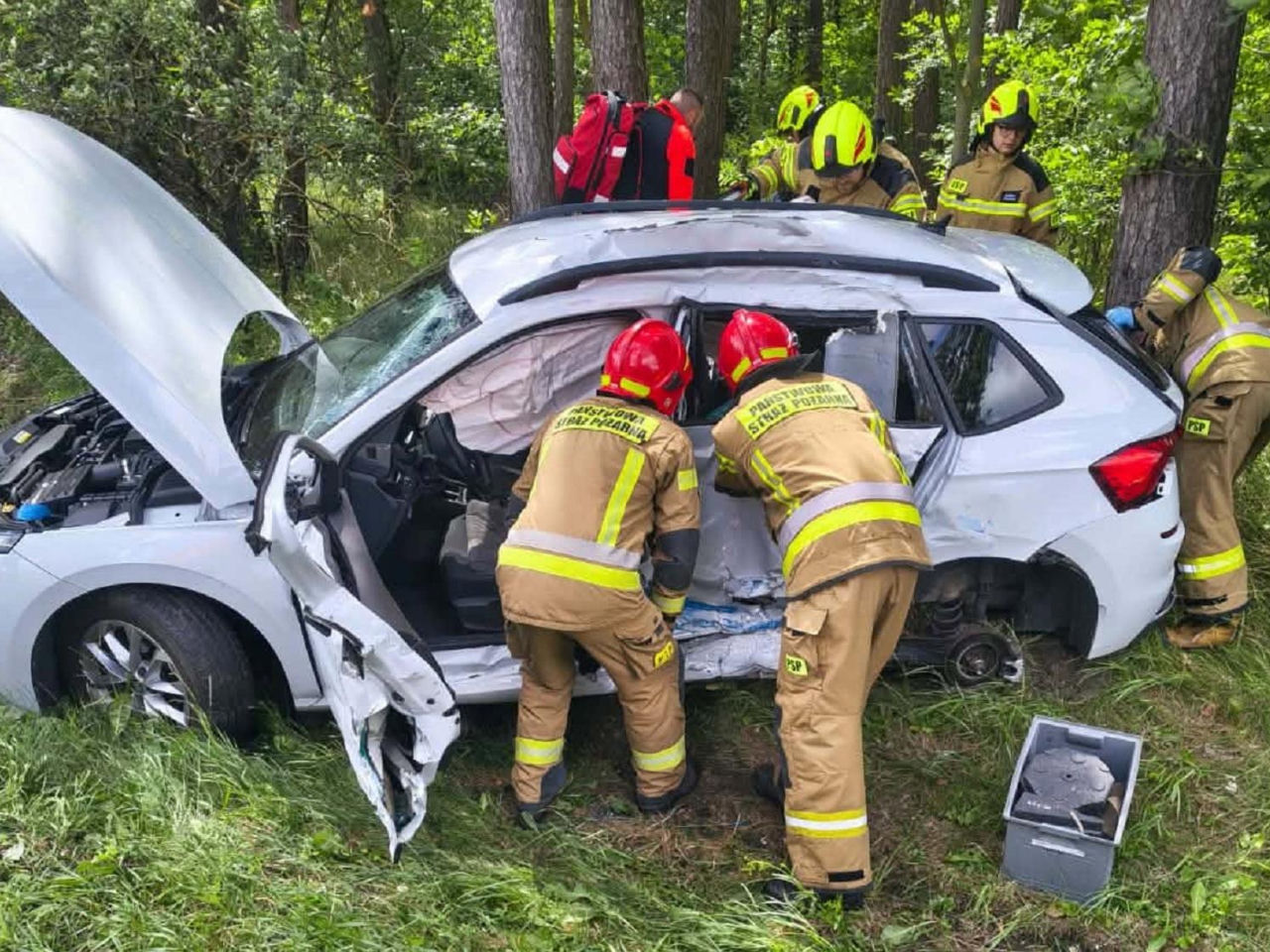 Wypadek Zderzenie ciężarówki z osobową Skodą na DK78 w Świętokrzyskiem