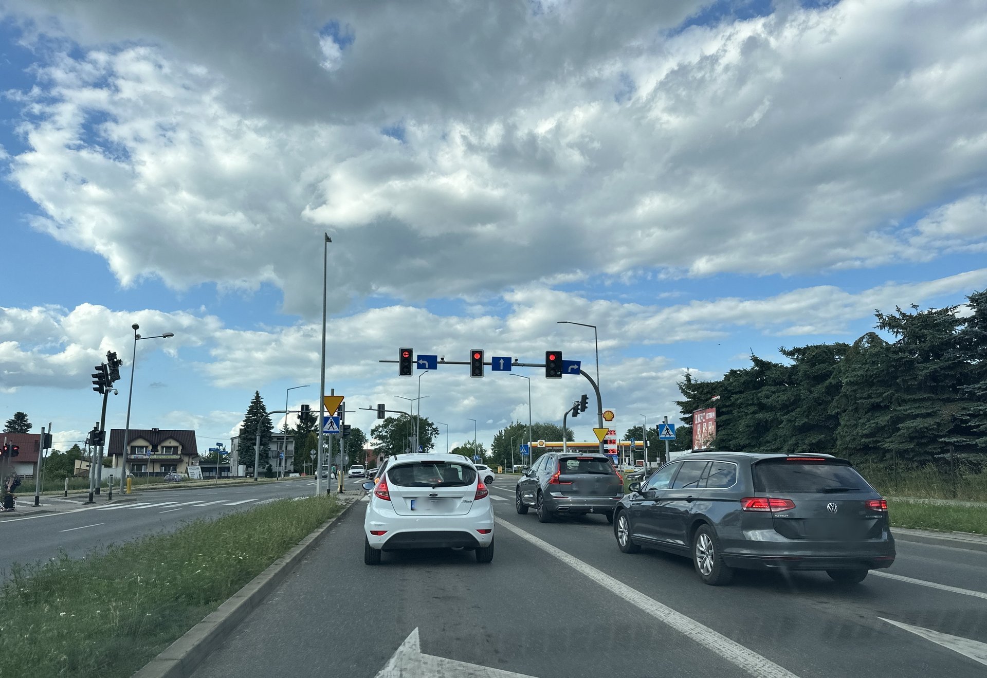 Wyścigi z czasem, klaksony i korki na jednym ze skrzyżowań. Kierowcy mają problem