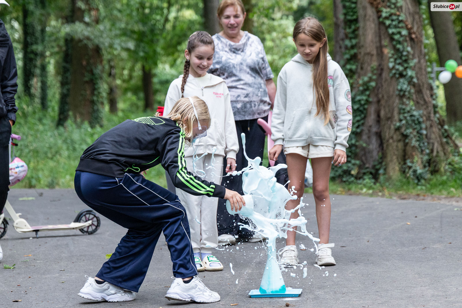 Wystartowała Letnia Strefa Frajdy. Dzieci zamieniły plac zabaw w terenowe laboratorium (foto)