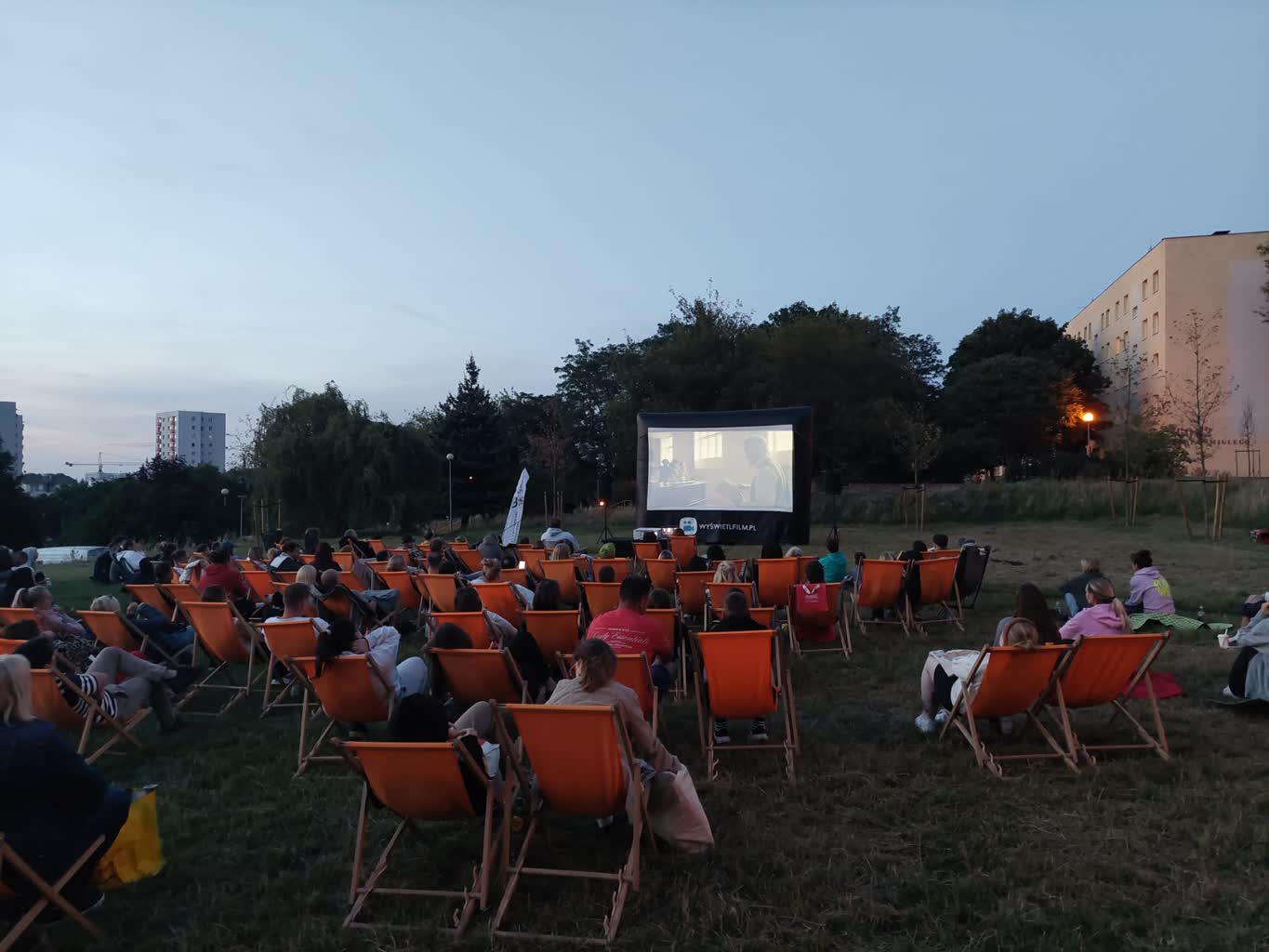 Wystartowało wakacyjne kino plenerowe na Osiedlu Łużyckim