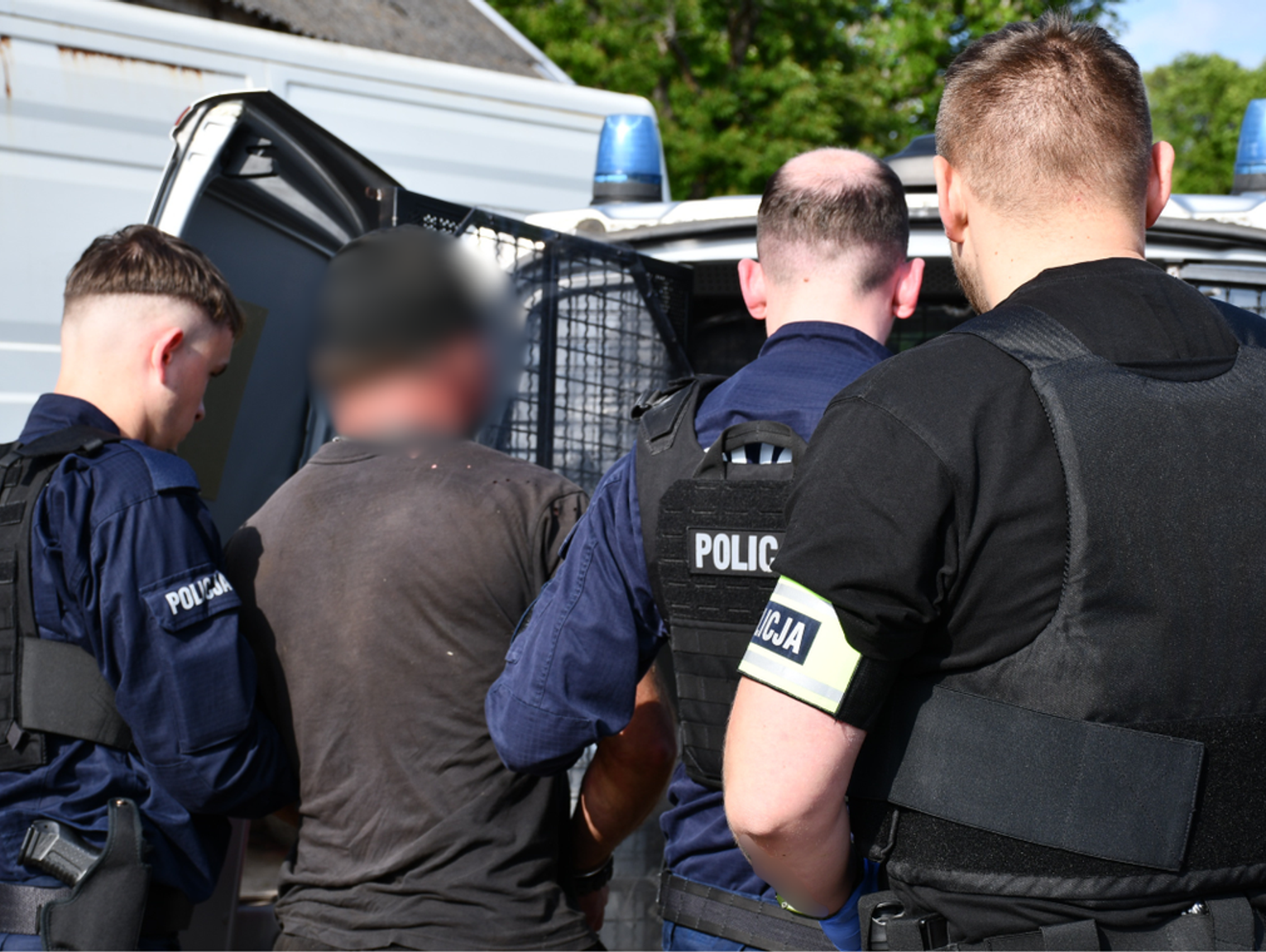 Wyszedł z więzienia i już wrócił za kratki. „Uporczywe grożenie”