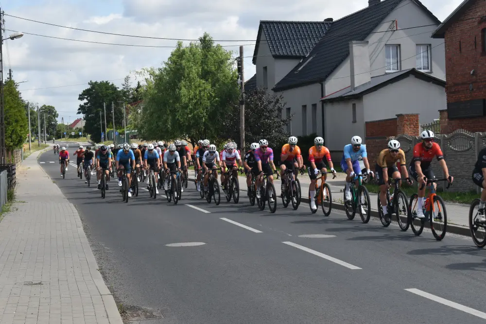 XX Maraton MTB Gravel Dookoła Jeziora Miedwie. Mariusz Gil zwycięzcą emocjonującej rywalizacji