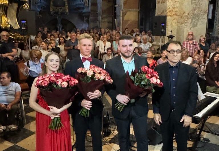 XXXII Festiwal u Cystersów w Jędrzejowie rozpoczęty. Wyjątkowa inauguracja z udziałem Krystiana Ochmana